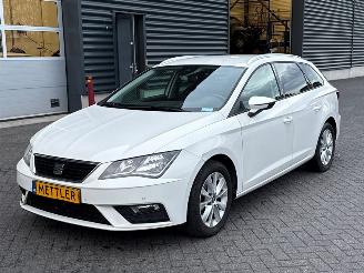 Vaurioauto  passenger cars Seat Leon SPORTOURER ST 1.5 TSI 16V Combi/o 4Dr Benzine 1.495cc 96kW (131pk) FWD 2014/11
