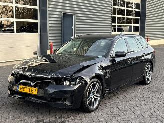 Damaged car BMW 5-serie 530e xDrive 2.0 Turbo 16V Combi/o  Elektrisch Benzine 1.998cc 215kW (292pk) 4x4 2021/9