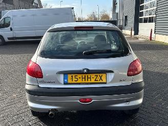 Peugeot 206 1.4 XR,XS,XT,Gentry Hatchback  Benzine 1.360cc 55kW (75pk) FWD picture 4