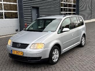 damaged passenger cars Volkswagen Touran 1.6 FSI 16V MPV  Benzine 1.598cc 85kW (116pk) FWD 2003/6