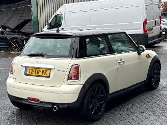 Mini Cooper 1.6 16V Cooper Hatchback  Benzine 1.598cc 88kW (120pk) FWD picture 5