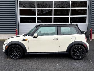 Mini Cooper 1.6 16V Cooper Hatchback  Benzine 1.598cc 88kW (120pk) FWD picture 2