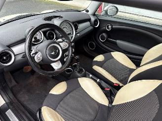 Mini Cooper 1.6 16V Cooper Hatchback  Benzine 1.598cc 88kW (120pk) FWD picture 11