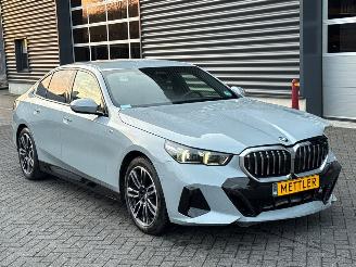 krockskadad bil auto BMW 5-serie 520i M Pakket 360 camera 2.0 TwinPower Turbo 16V Sedan 4Dr Elektrisch Benzine 1.998cc 153kW (208pk) RWD 2023-07  B48B20S; B48B20P 2024/12