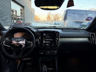 Volvo XC40 2.0 T4 Geartronic 16V SUV  Benzine 1.969cc 140kW (190pk) picture 17