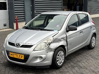 uszkodzony samochody osobowe Hyundai I-20 1.2i 16V Hatchback  Benzine 1.248cc 57kW (77pk) FWD 2012/2