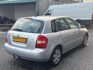 Kia Cerato 1.6 16V Hatchback  Benzine 1.599cc 77kW (105pk) FWD picture 5