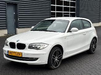 skadebil auto BMW 1-serie 118i 16V Hatchback 2Dr Benzine 1.995cc 105kW (143pk) RWD 2009/6