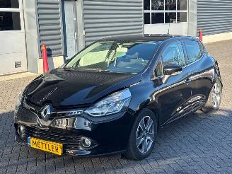 krockskadad bil auto Renault Clio 0.9 Energy TCE 90 12V Hatchback 4Dr Benzine 898cc 66kW (90pk) FWD 2014/1