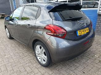 Peugeot 208 1.2 PureTech Signature picture 5