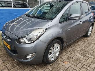 krockskadad bil auto Hyundai Ix20 1.4i i-Vision 2012/8