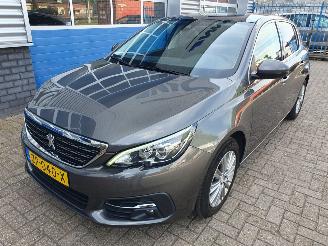 Unfallwagen Peugeot 308 1.2 PureTech Blue Lease Premium 2019/7