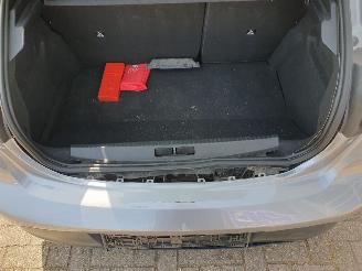 Peugeot 208 1.2i picture 23