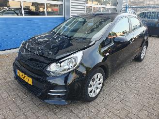skadebil auto Kia Rio 1.2 CVVT ComfortLine 2015/6