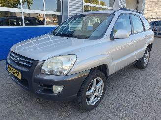 damaged passenger cars Kia Sportage 2.0 CVVT Executive 2006/1