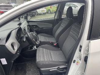 Toyota Yaris 1.0 VVT-i Aspiration N.A.P NL AUTO PRACHTIG!!! picture 8