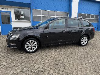 damaged passenger cars Skoda Octavia 1.0 TSI  AMBITION  BUSINESS 2018/1