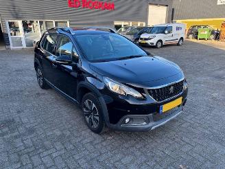 Damaged car Peugeot 2008 1.2 PureTech Allure 2017/1
