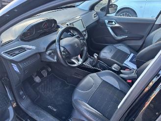 Peugeot 2008 1.2 PureTech Allure picture 13