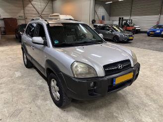 Damaged car Hyundai Tucson 2.0i Active airco 2005/7
