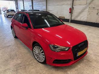 Unfallwagen Audi A3 1.4 E-Tron PHEV  Pano Automaat 2015/11