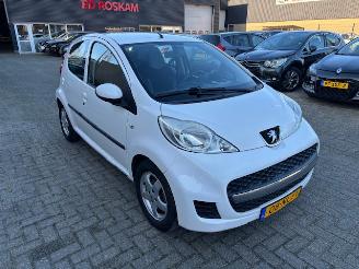 skadebil auto Peugeot 107 1.0 12v XS 5-drs Airco Nap 2010/10