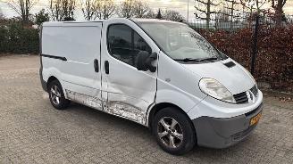 krockskadad bil bedrijf Renault Trafic 2.0 DCI Airco Navi 2011/11