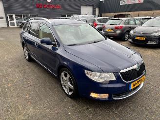 damaged passenger cars Skoda Superb 1.6 TDI Greenline Clima 105pk 2011/3