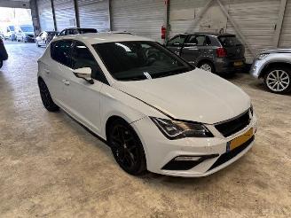 uszkodzony samochody osobowe Seat Leon 1.8 TSI FR  Dsg  179pk 2017/7