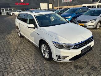 krockskadad bil auto Volkswagen Passat 1.4 Tsi GTE Connected Series Pano Nap 2016/12
