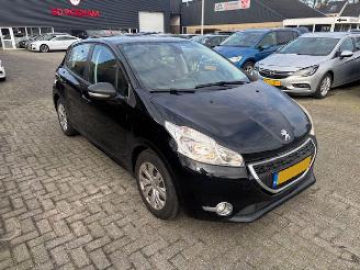 Avarii autoturisme Peugeot 208 1.2 5-drs Envy Nap 2013/2