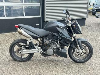 KTM 990 Super Duke  picture 2