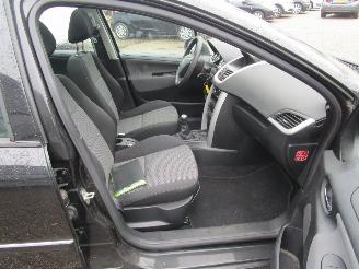 Peugeot 207 SW 1.6 VTI Premiere picture 11