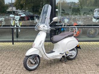 Vaurioauto  scooters Vespa  Sprint 50 4T 2014/8