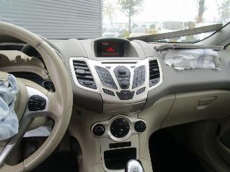 Ford Fiesta 1.25 Ghia 5drs picture 14