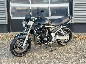 krockskadad bil motor Suzuki Bandit 650 GSF Naked 2006/2