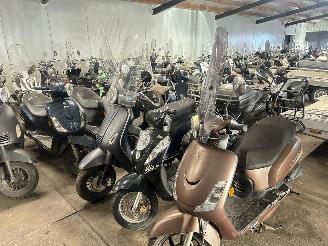danneggiata scooter Overige  100+ scooters te koop. 2025/1