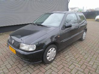 uszkodzony samochody osobowe Volkswagen Polo 1.6 automaat 1999/6
