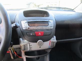 Peugeot 107 1.0-12V XS 5drs picture 14