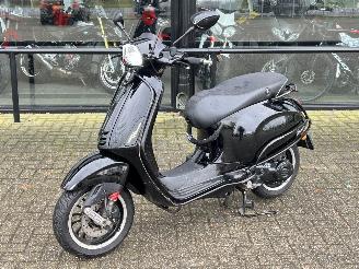 danneggiata scooter Vespa  Sprint 50 4T 2018/6