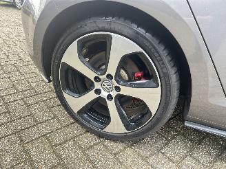 Volkswagen Golf GTI Performance 2.0 TSI picture 26