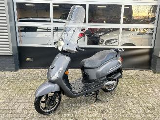 krockskadad bil bromfiets Sym  Fiddle 2 2019/11