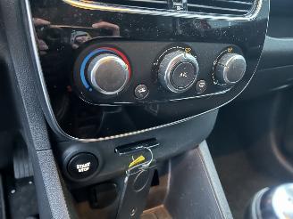 Renault Clio 0.9 TCE Limited picture 16