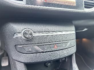 Peugeot 308 SW 1.2 PureTech Blue Lease Premium picture 17