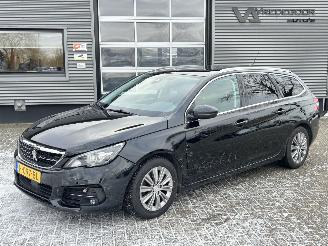 skadebil auto Peugeot 308 SW 1.2 PureTech Blue Lease Premium 2020/1