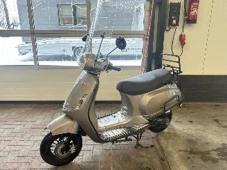 krockskadad bil bromfiets La Souris  Sourini 2022/5