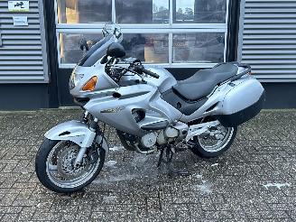 krockskadad bil motor Honda Deauville NT 650 2002/6