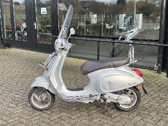 Vespa  Primavera 50 4T picture 2
