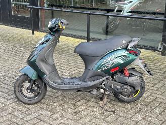 Piaggio  Zip 50 4T picture 2