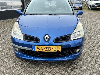 Renault Clio 1.6-16V Dynamique S Automaat picture 26